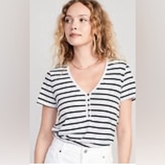 Old Navy Striped Linen-Blend V-Neck Henley T-Shirt for Women - Picture 5 of 5